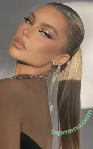  nude photo #0005