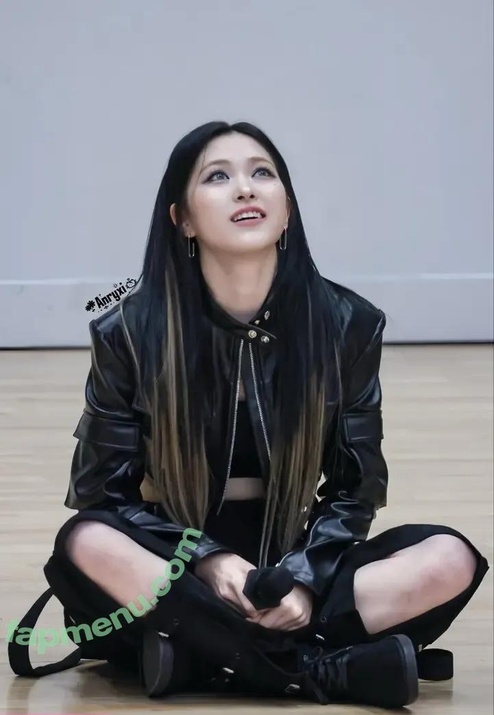 Ryujin nude photo #0205 (ITZY (신류진 / Shin Ryu-jin / iamfinethankyouandryu)