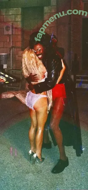 Sabrina Carpenter / sabrinacarpenter nude photo #0196