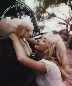 Sabrina Carpenter / sabrinacarpenter nude photo #0311