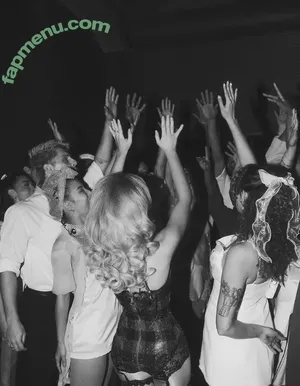 Sabrina Carpenter / sabrinacarpenter nude photo #0902