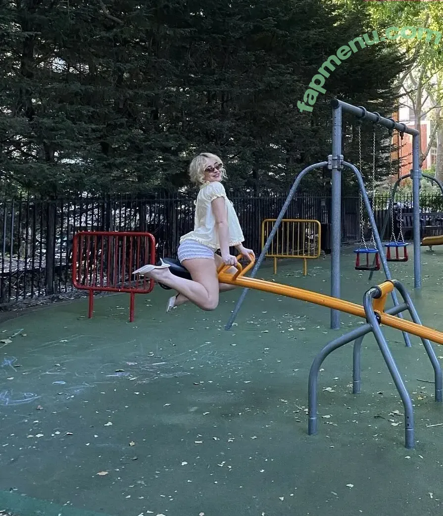 Sabrina Carpenter nude photo #0047 (sabrinacarpenter)