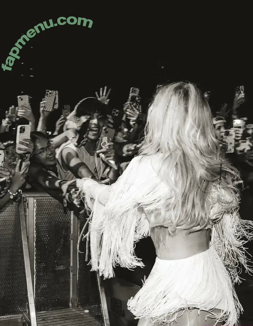 Sabrina Carpenter nude photo #0109 (sabrinacarpenter)