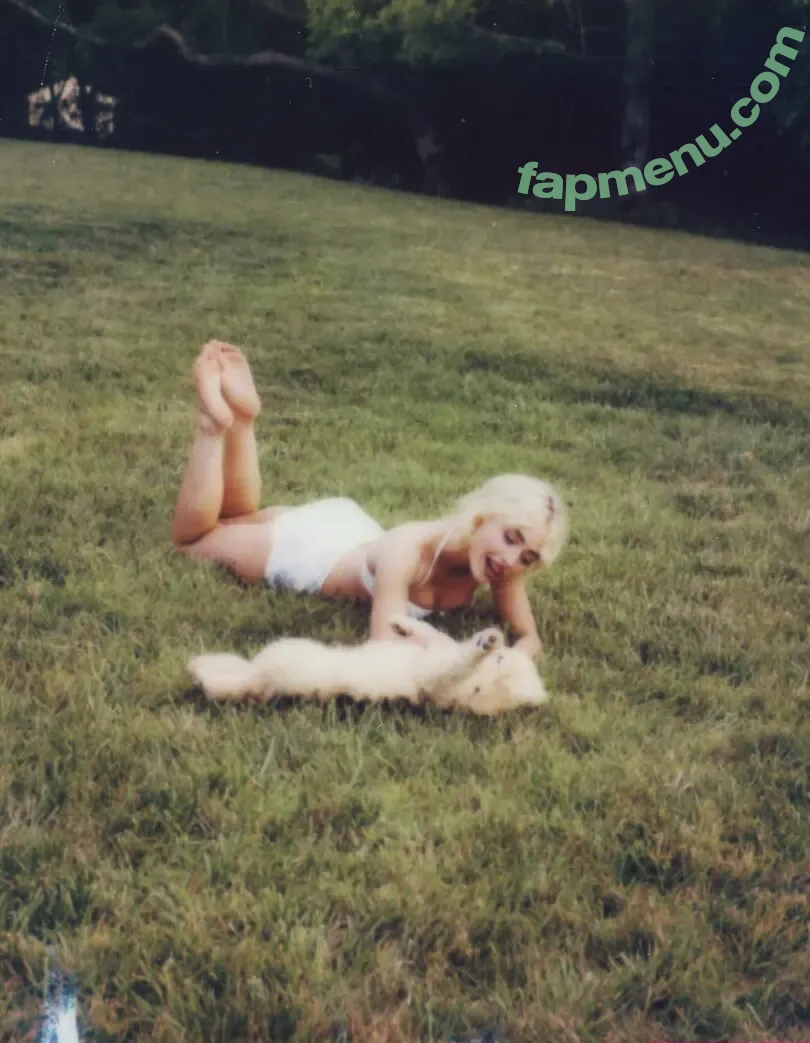 Sabrina Carpenter nude photo #0240 (sabrinacarpenter)