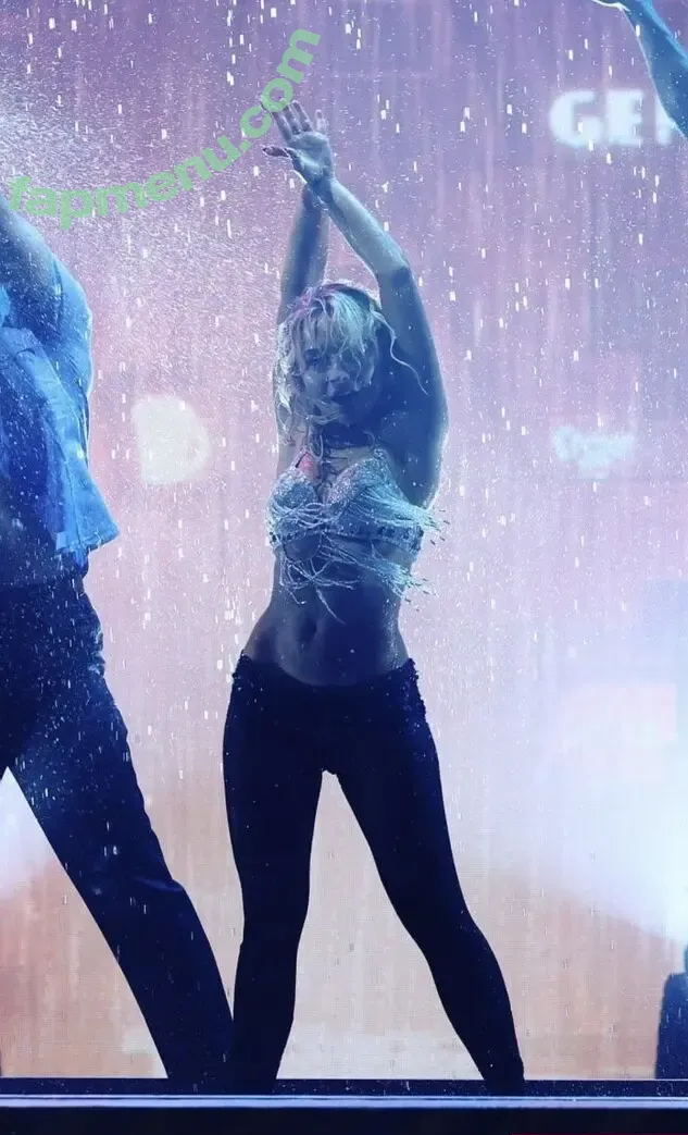Sabrina Carpenter nude photo #0248 (sabrinacarpenter)