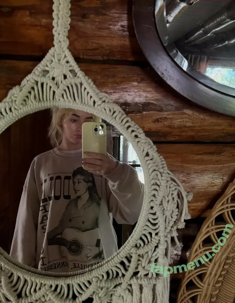Sabrina Carpenter nude photo #0343 (sabrinacarpenter)