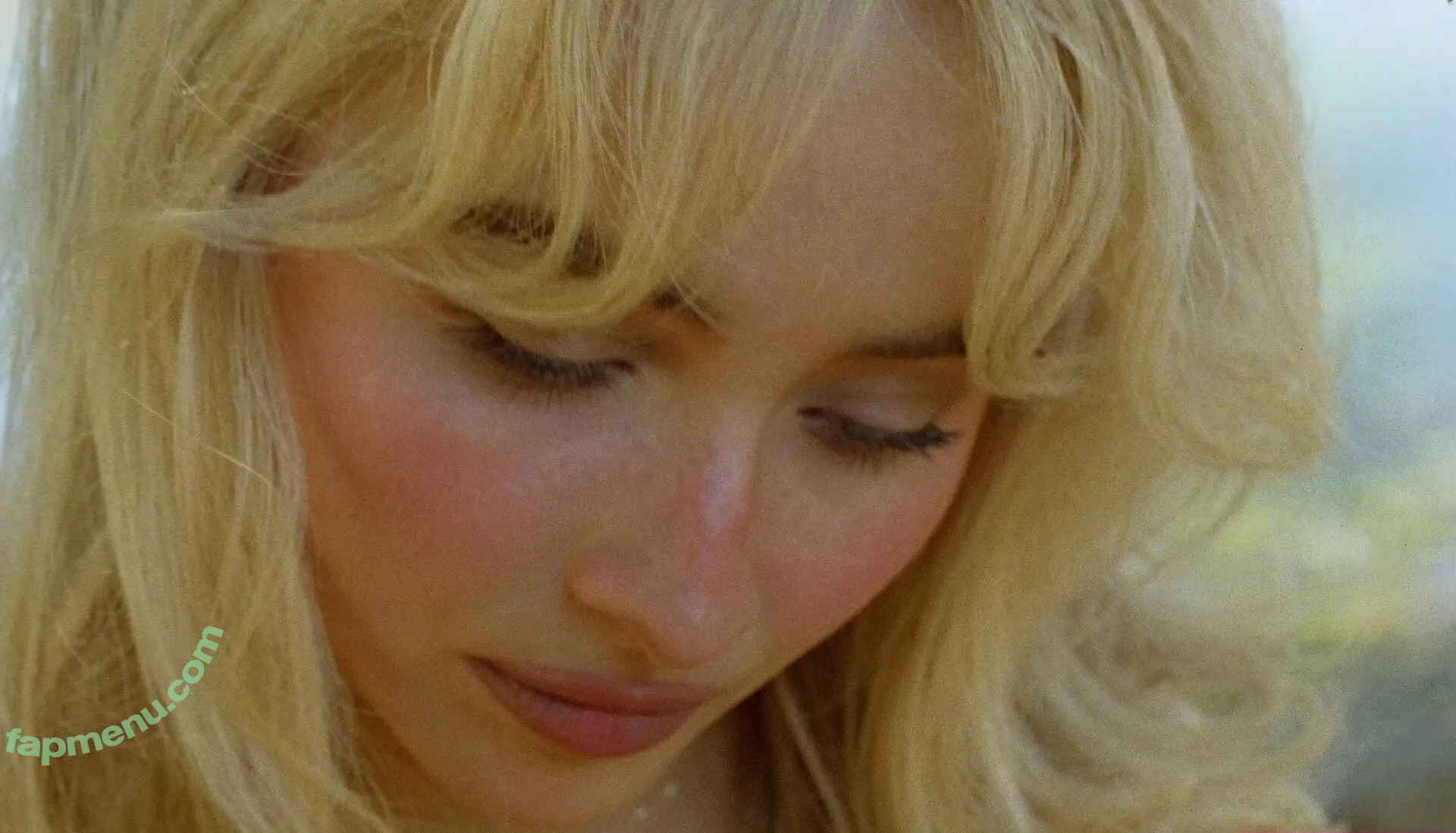 Sabrina Carpenter nude photo #1800 (SabrinaAnnLynn / sabrinacarpenter)