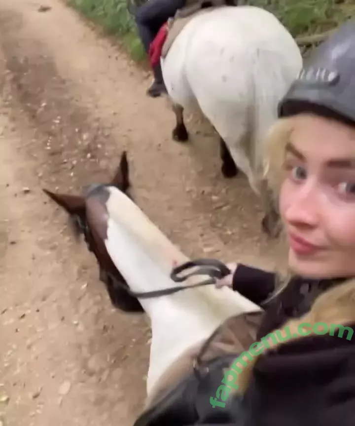 Sabrina Carpenter nude photo #3004 (sabrinacarpenter)