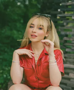 Sabrina Carpenter / sabrinacarpenter nude photo #4250