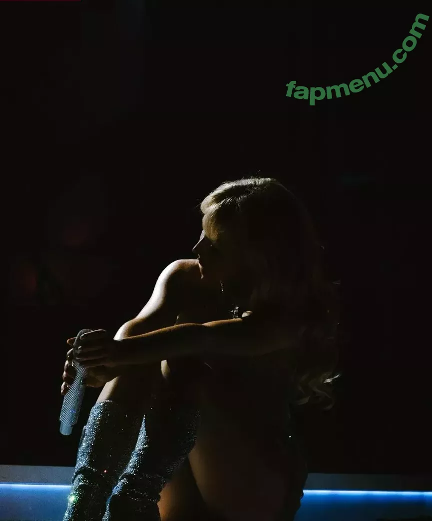 Sabrina Carpenter nude photo #4073 (sabrinacarpenter)