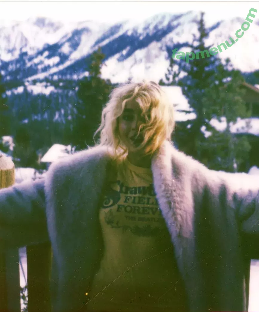 Sabrina Carpenter nude photo #4696 (sabrinacarpenter)