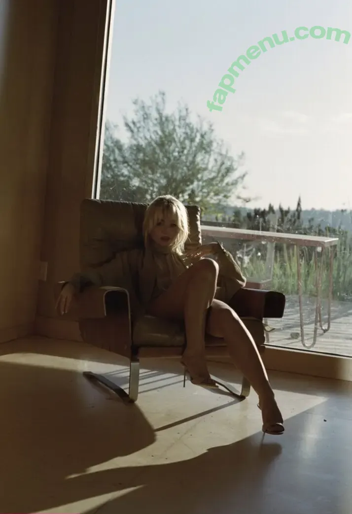 Sabrina Carpenter nude photo #4785 (sabrinacarpenter)