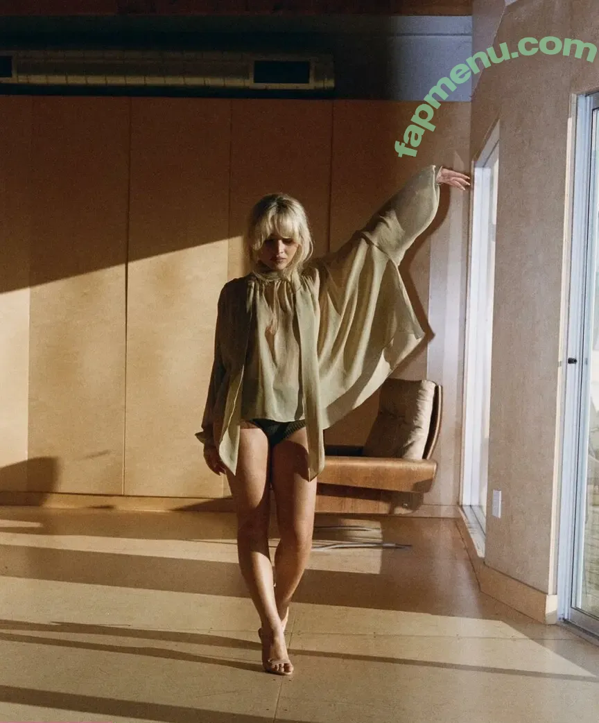 Sabrina Carpenter nude photo #4972 (sabrinacarpenter)