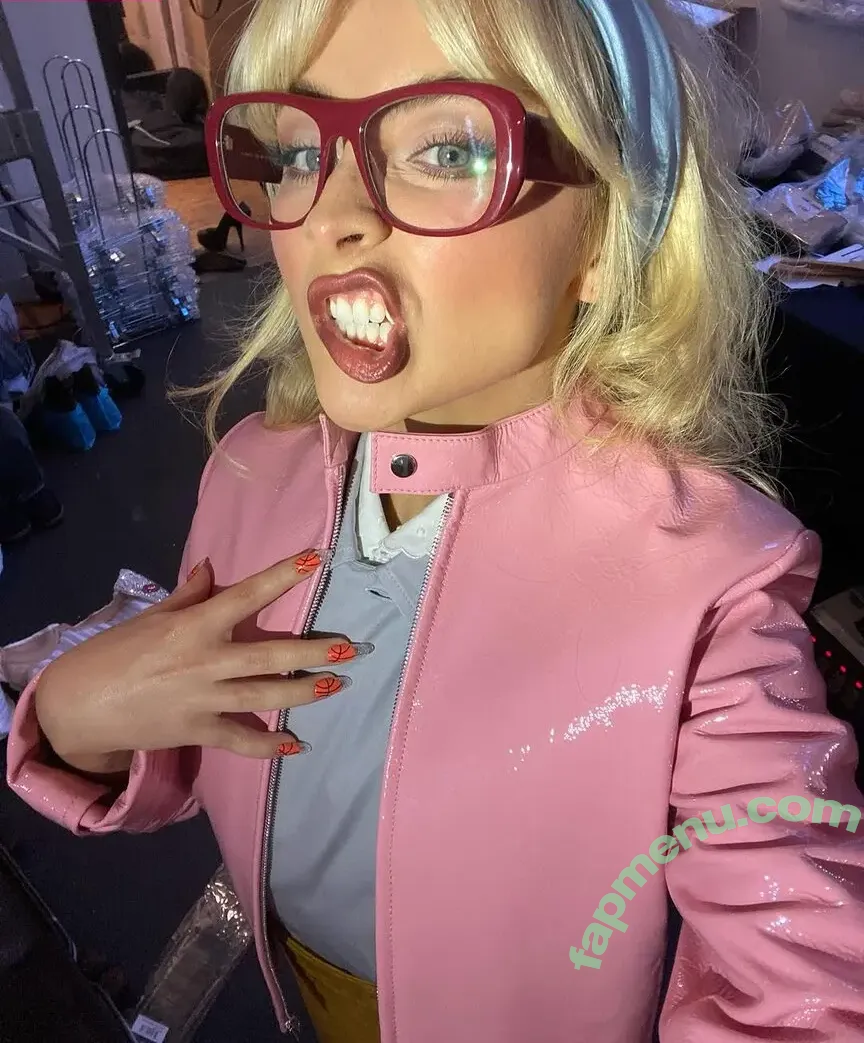 Sabrina Carpenter nude photo #5025 (sabrinacarpenter)