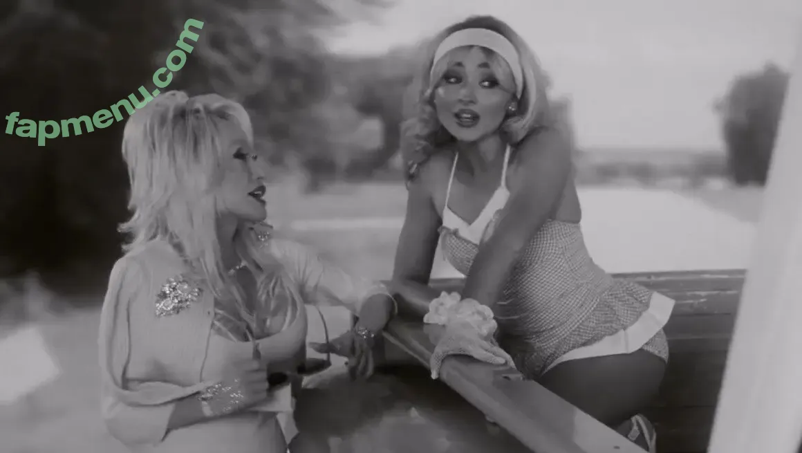 Sabrina Carpenter nude photo #5041 (sabrinacarpenter)