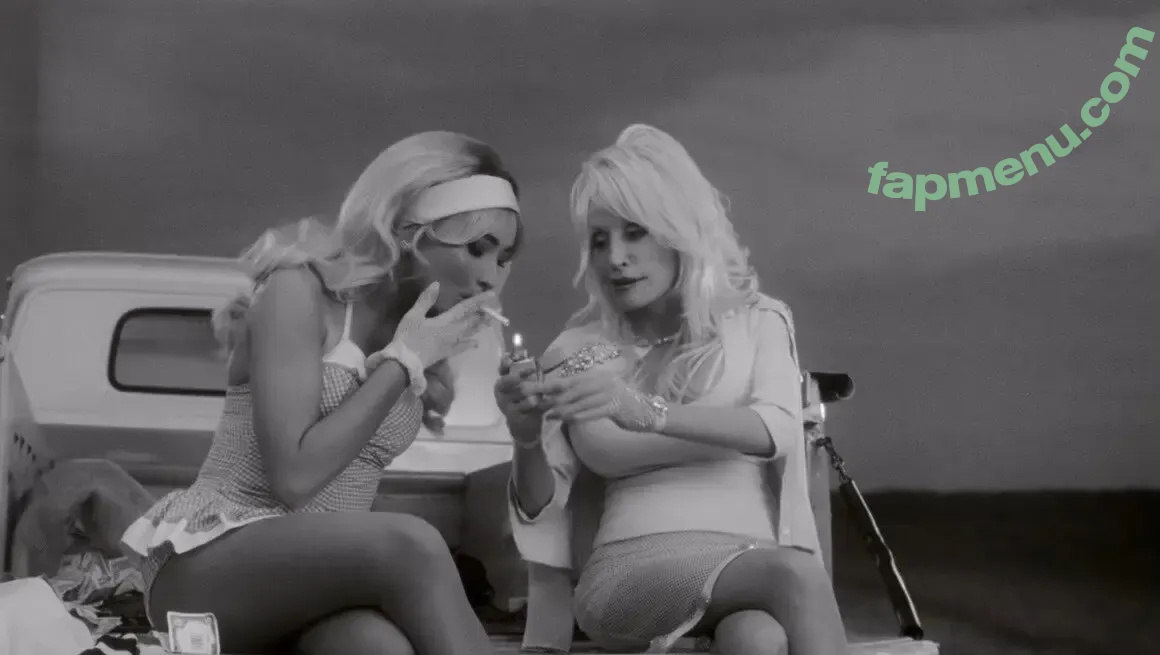 Sabrina Carpenter nude photo #5044 (sabrinacarpenter)