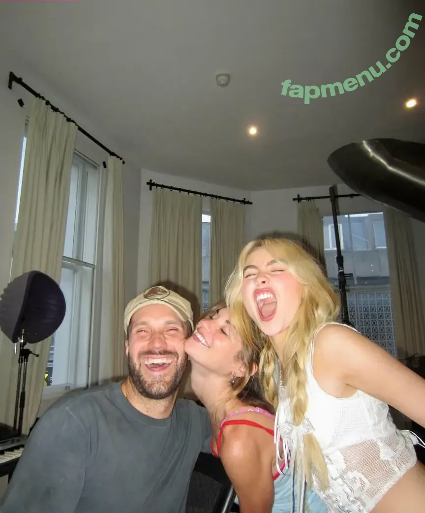 Sabrina Carpenter nude photo #5075 (sabrinacarpenter)