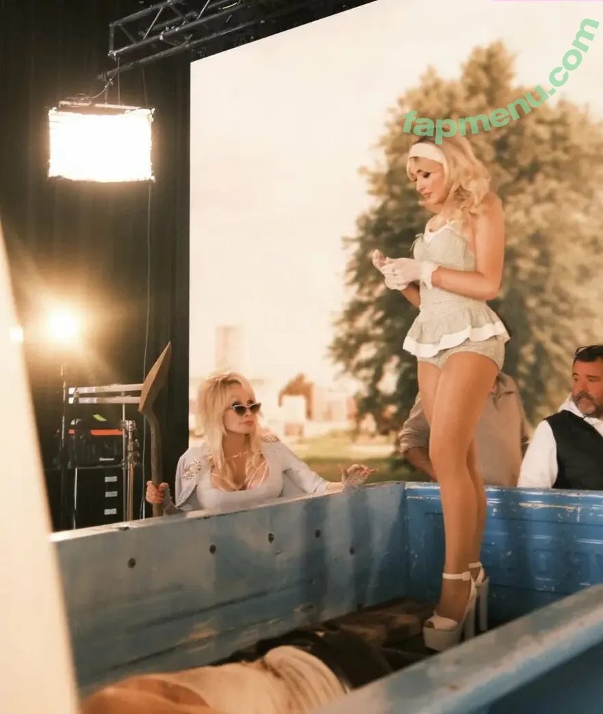 Sabrina Carpenter nude photo #5078 (sabrinacarpenter)