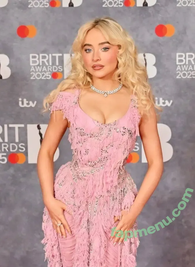 Sabrina Carpenter nude photo #5243 (sabrinacarpenter)