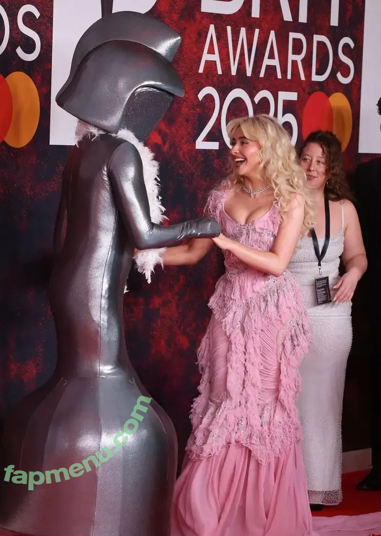 Sabrina Carpenter nude photo #5277 (sabrinacarpenter)