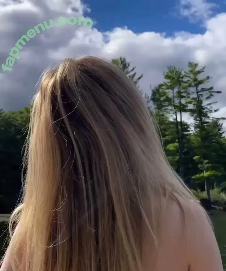 Sabrina Carpenter nude photo #5345 (sabrinacarpenter)