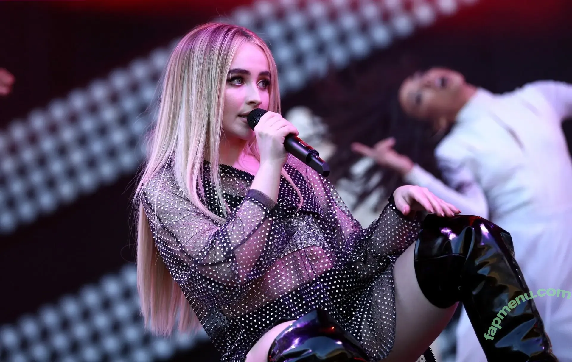 Sabrina Carpenter nude photo #5443 (sabrinacarpenter)