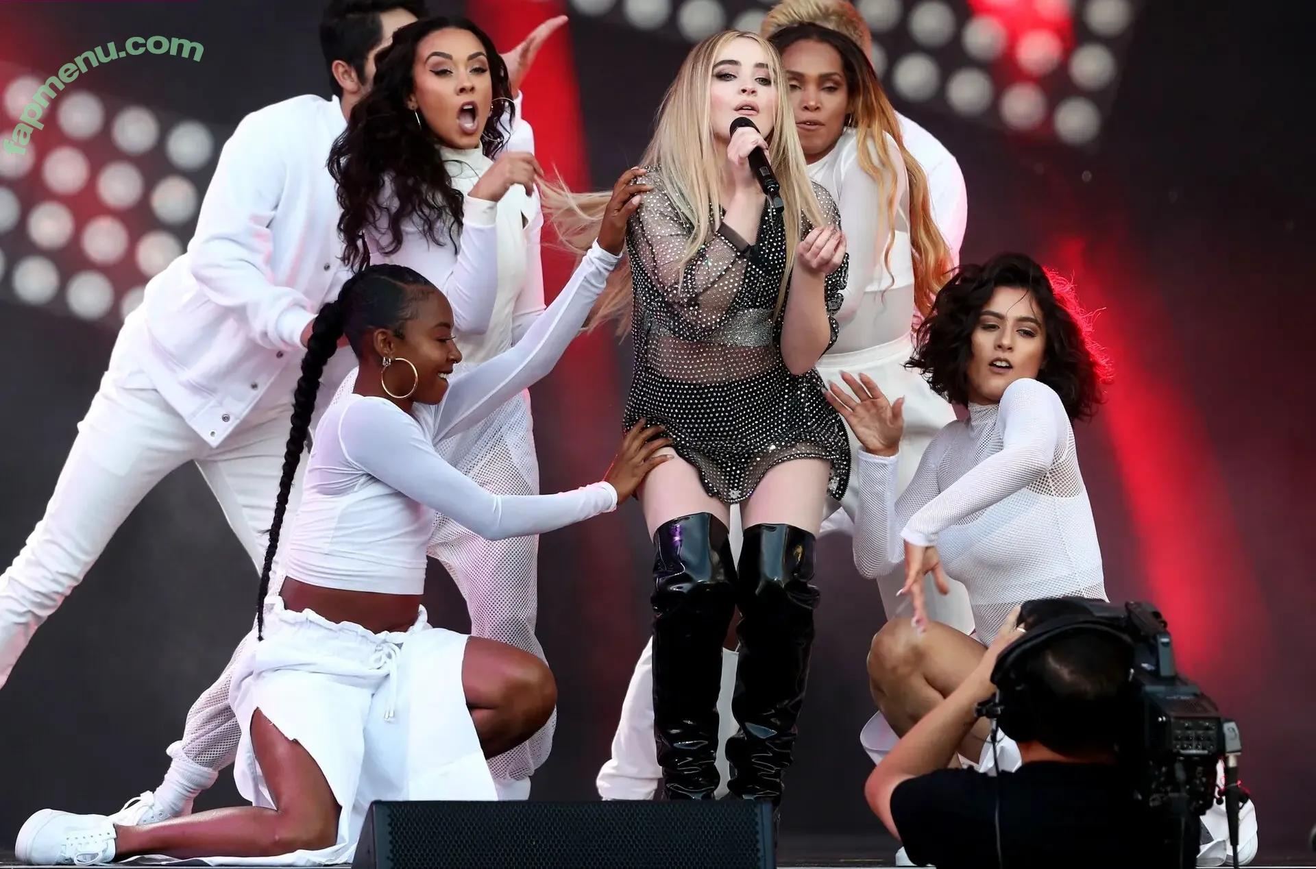 Sabrina Carpenter nude photo #5449 (sabrinacarpenter)