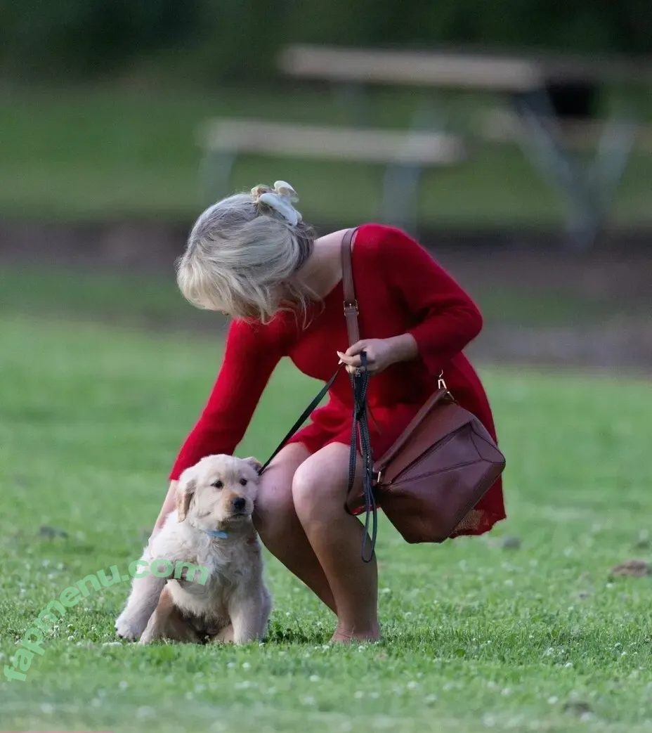 Sabrina Carpenter nude photo #5728 (sabrinacarpenter)