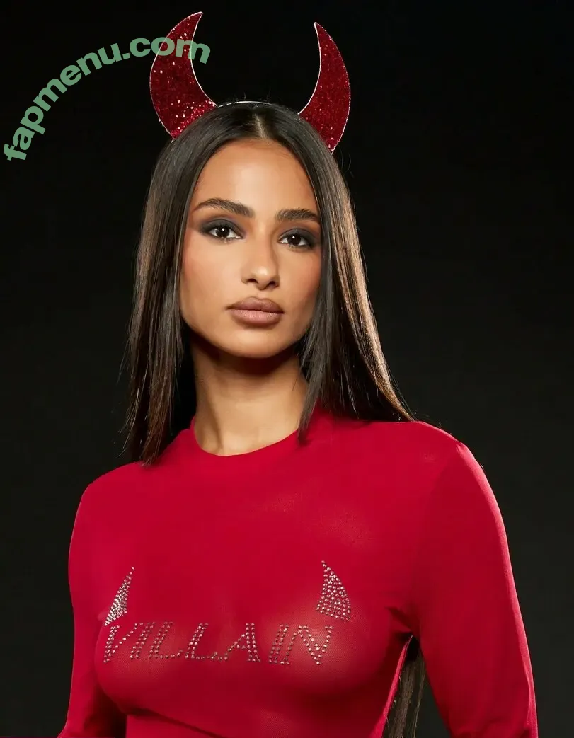 Sabrina Khouiel nude photo #0031 (Sabrinak______)