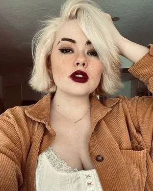 Sabrina Lynn / itssabrinalynn nude photo #0046