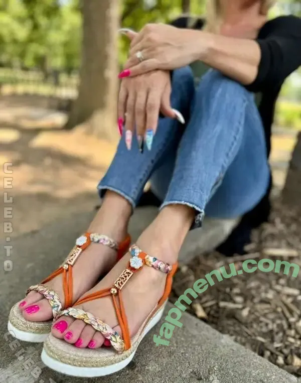 Sadie Andrews nude photo #0054 (Sadie Andrews)