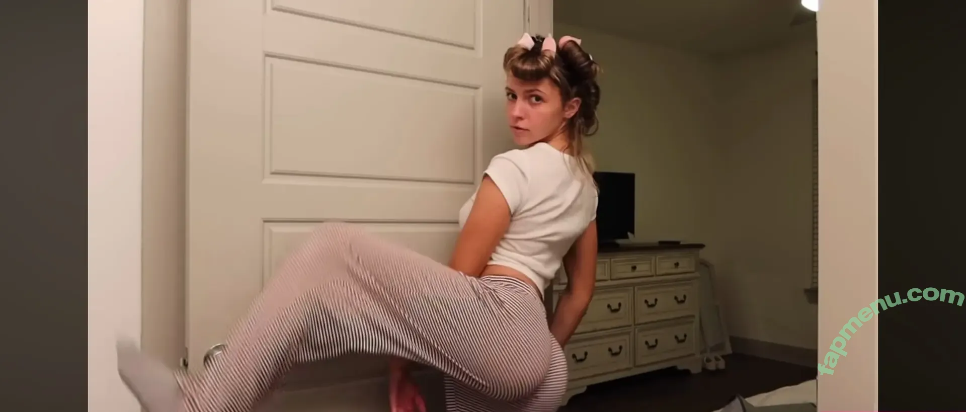 Sadie Crowell nude photo #0157 (sadiecrowell / sadiecrowellmerch)