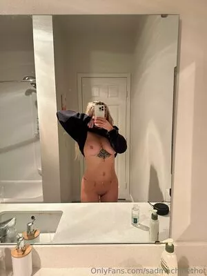 sadmachinethot / sad.machines nude photo #0184