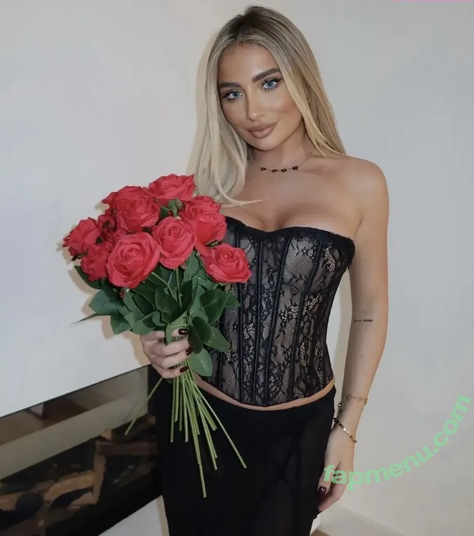 Saffron Barker nude photo #0085 (saffronbarker / thegoddesssaffron)