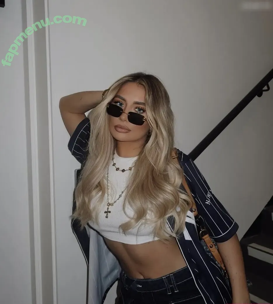 Saffron Barker nude photo #0093 (saffronbarker / thegoddesssaffron)