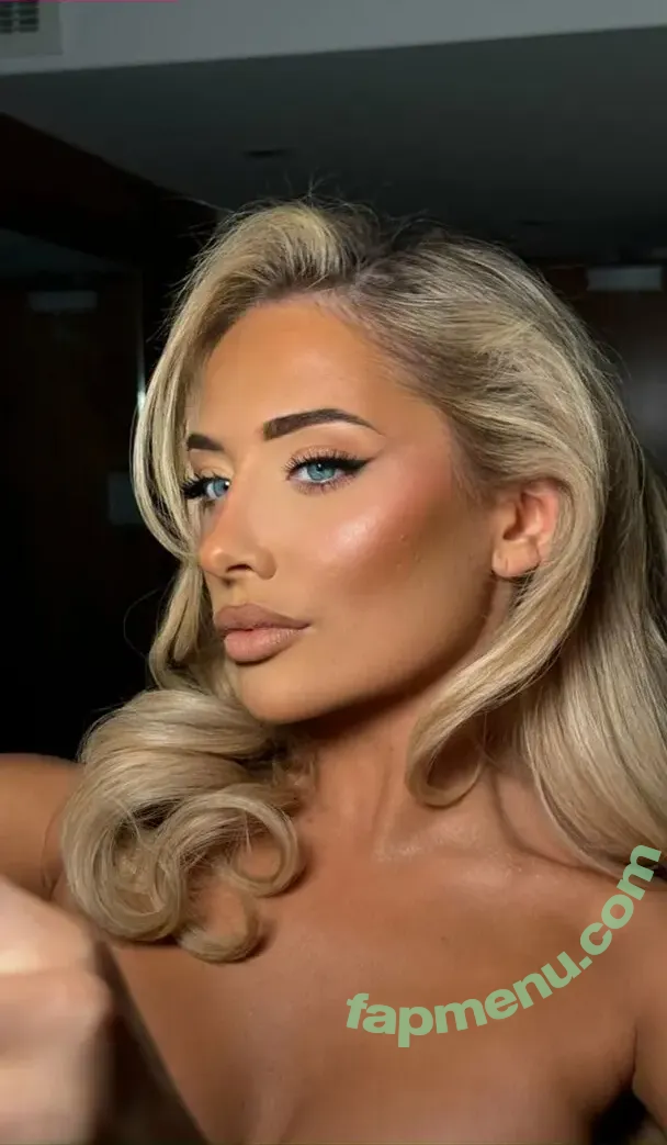 Saffron Barker nude photo #0205 (saffronbarker / thegoddesssaffron)