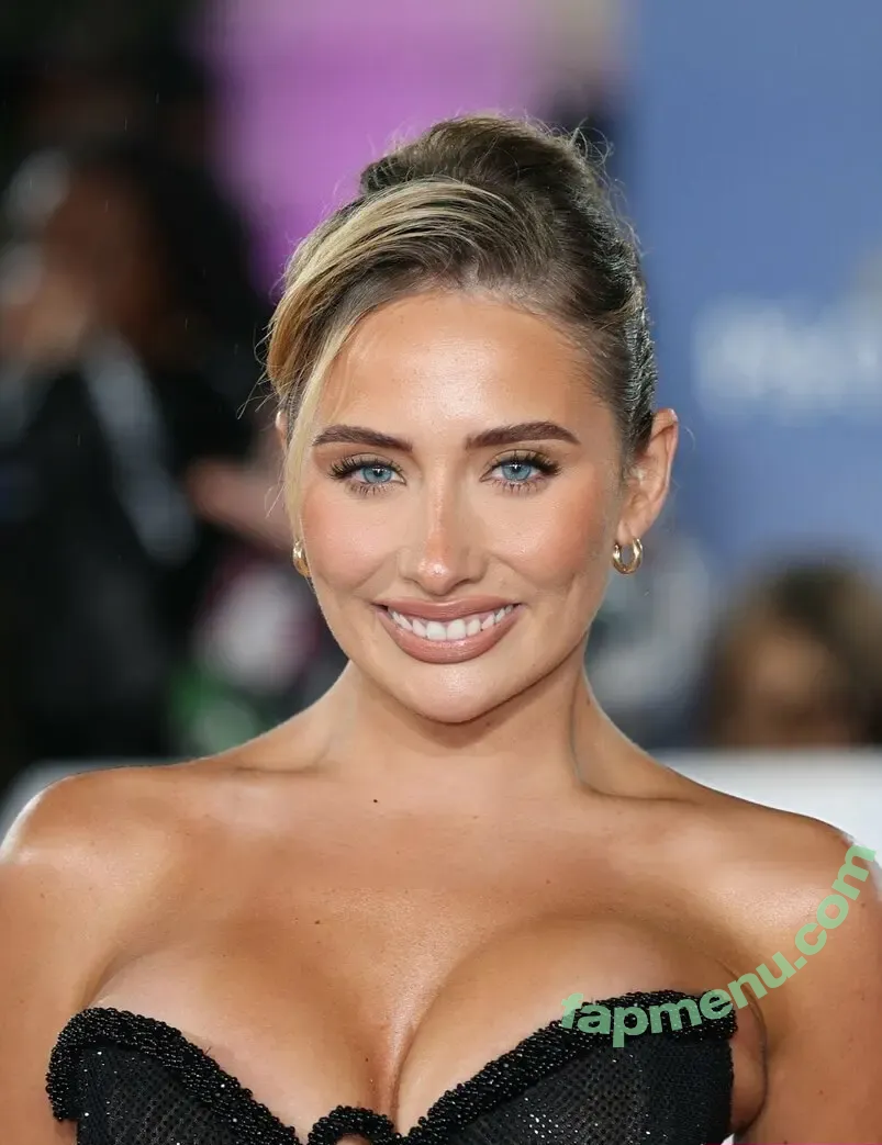 Saffron Barker nude photo #0394 (saffronbarker / thegoddesssaffron)