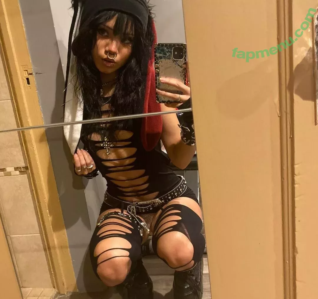 Saintsgoth nude photo #0003 (scubaryan_)