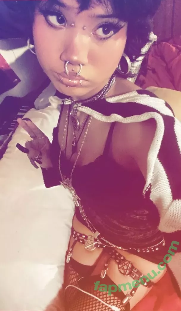 Saintsgoth nude photo #0011 (scubaryan_)
