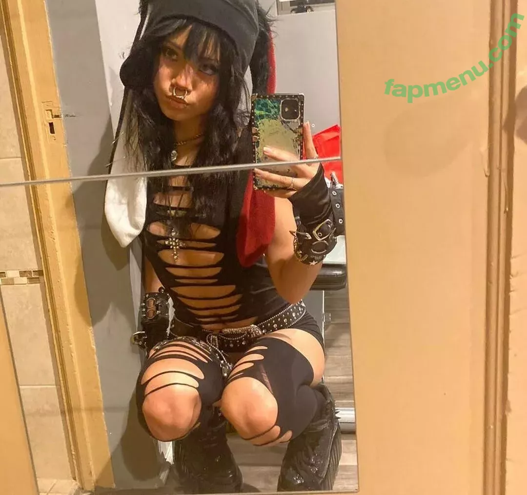 Saintsgoth nude photo #0019 (scubaryan_)