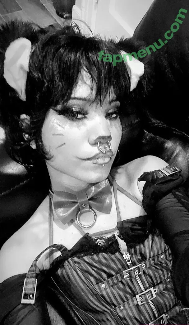 Saintsgoth nude photo #0025 (scubaryan_)