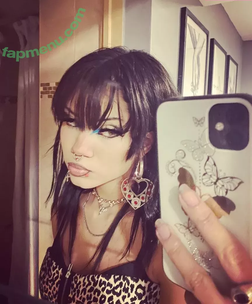 Saintsgoth nude photo #0094 (scubaryan_)