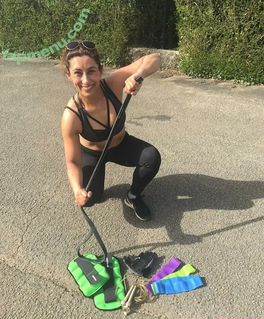 Saira Khan nude photo #0509 (iamsairakhan / sairasbum)