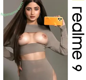 Sajal Ali / sajalaly nude photo #0021