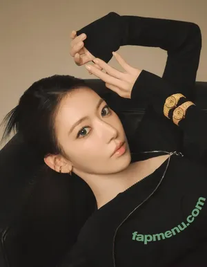 Sakura Miyawaki 宮脇 咲良 / 39saku_chan / LESSERAFIM nude photo #0252