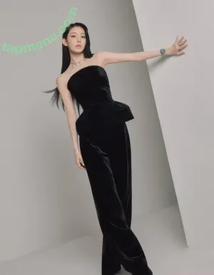 Sakura Miyawaki 宮脇 咲良 / 39saku_chan / LESSERAFIM nude photo #0255