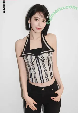 Sakura Miyawaki 宮脇 咲良 / 39saku_chan / LESSERAFIM nude photo #0258