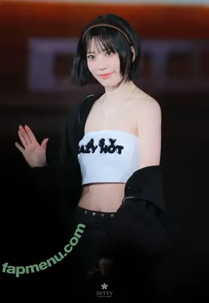 Sakura Miyawaki 宮脇 咲良 / 39saku_chan / LESSERAFIM nude photo #0275