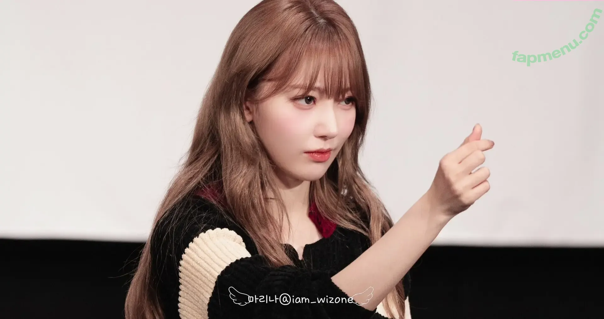 Sakura Miyawaki 宮脇 咲良 nude photo #0017 (39saku_chan / LESSERAFIM)