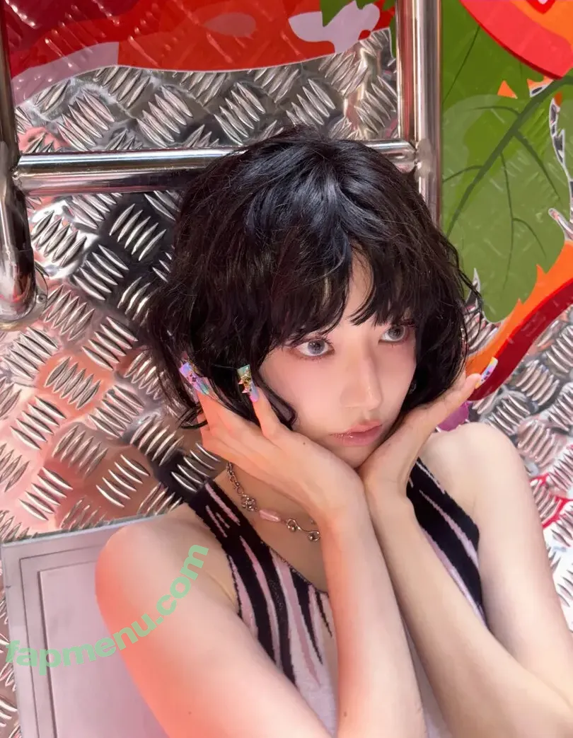 Sakura Miyawaki 宮脇 咲良 nude photo #0203 (39saku_chan / LESSERAFIM)